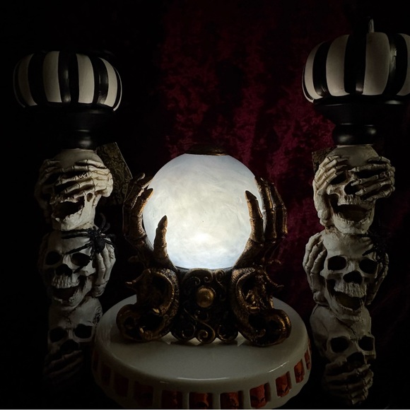 Martha Stewart Halloween Black&Gold Skeleton Hand "Magical" Smokey Crystal Ball - Picture 1 of 12